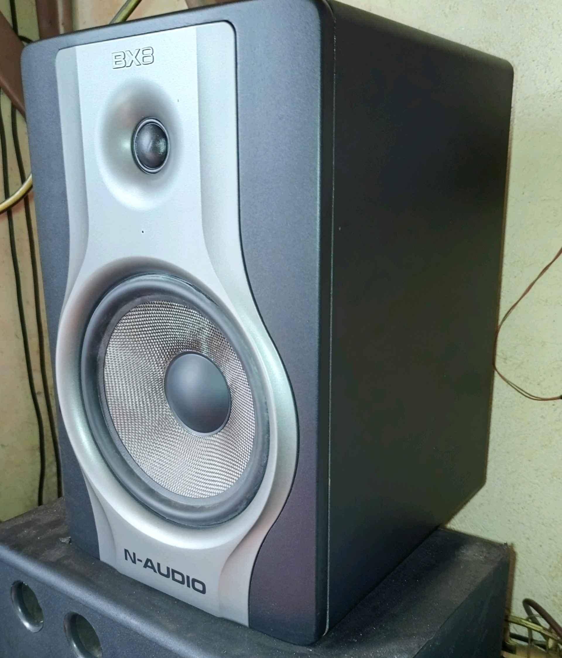 studio monitor speakers