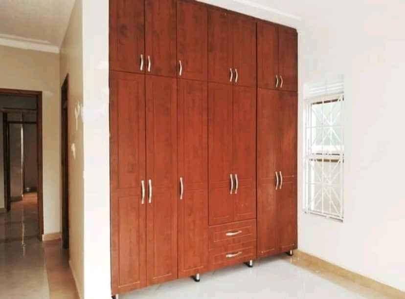 Wardrobe (Built-in)