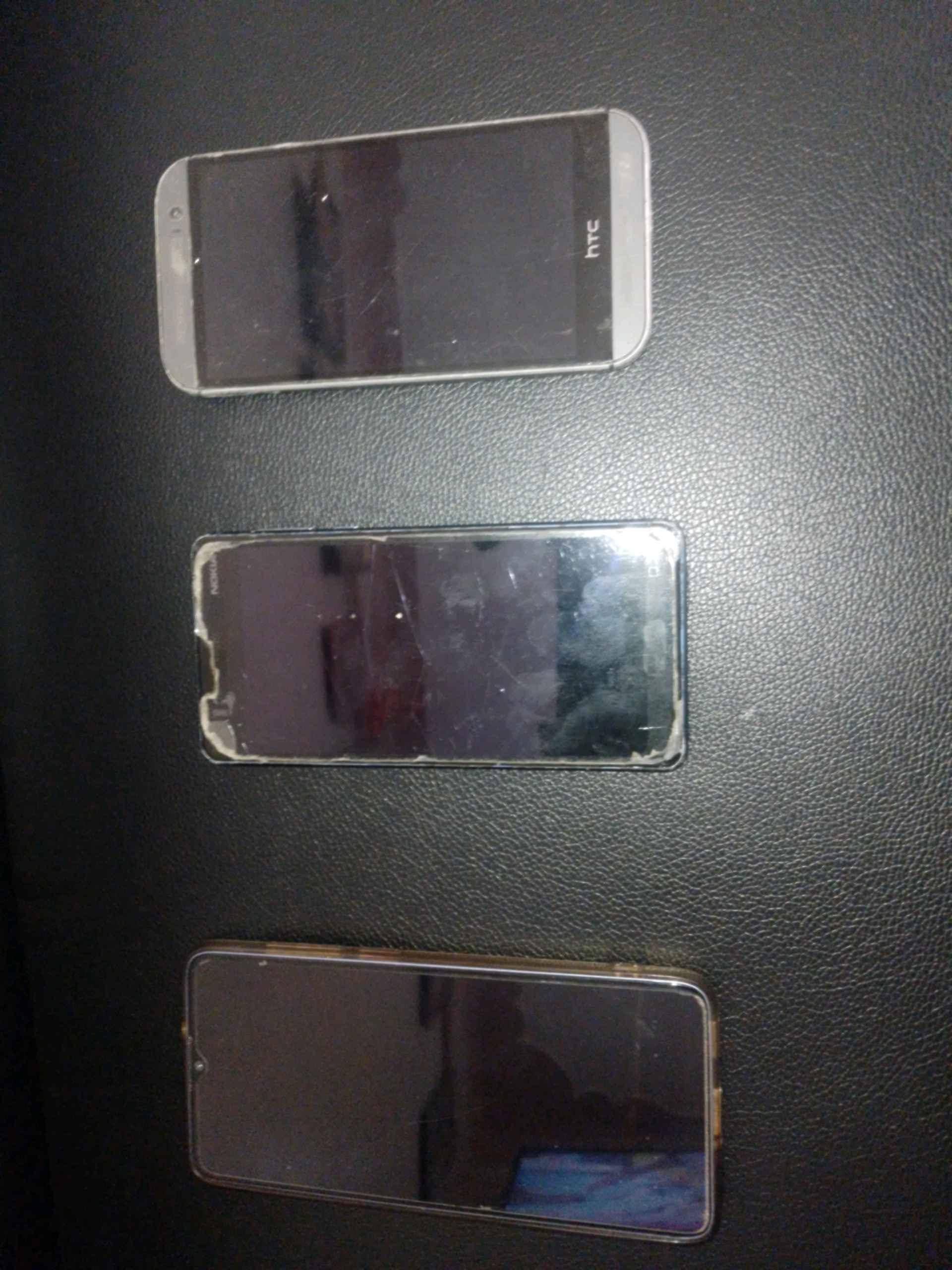 3 Second hand phones on sell; Nokia, HTC