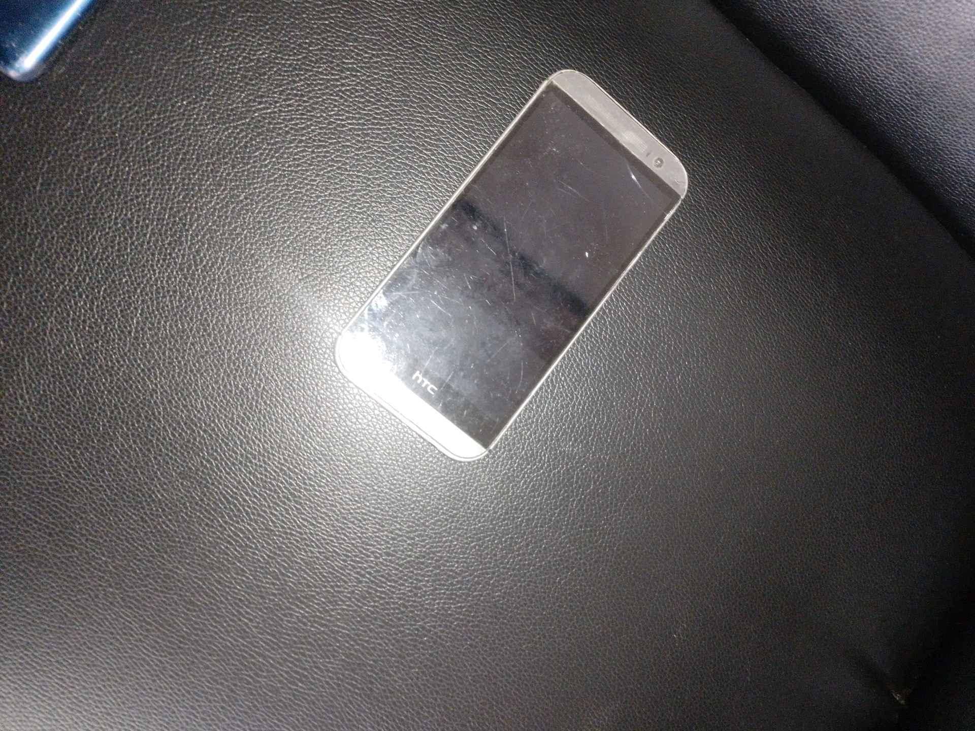 3 Second hand phones on sell; Nokia, HTC