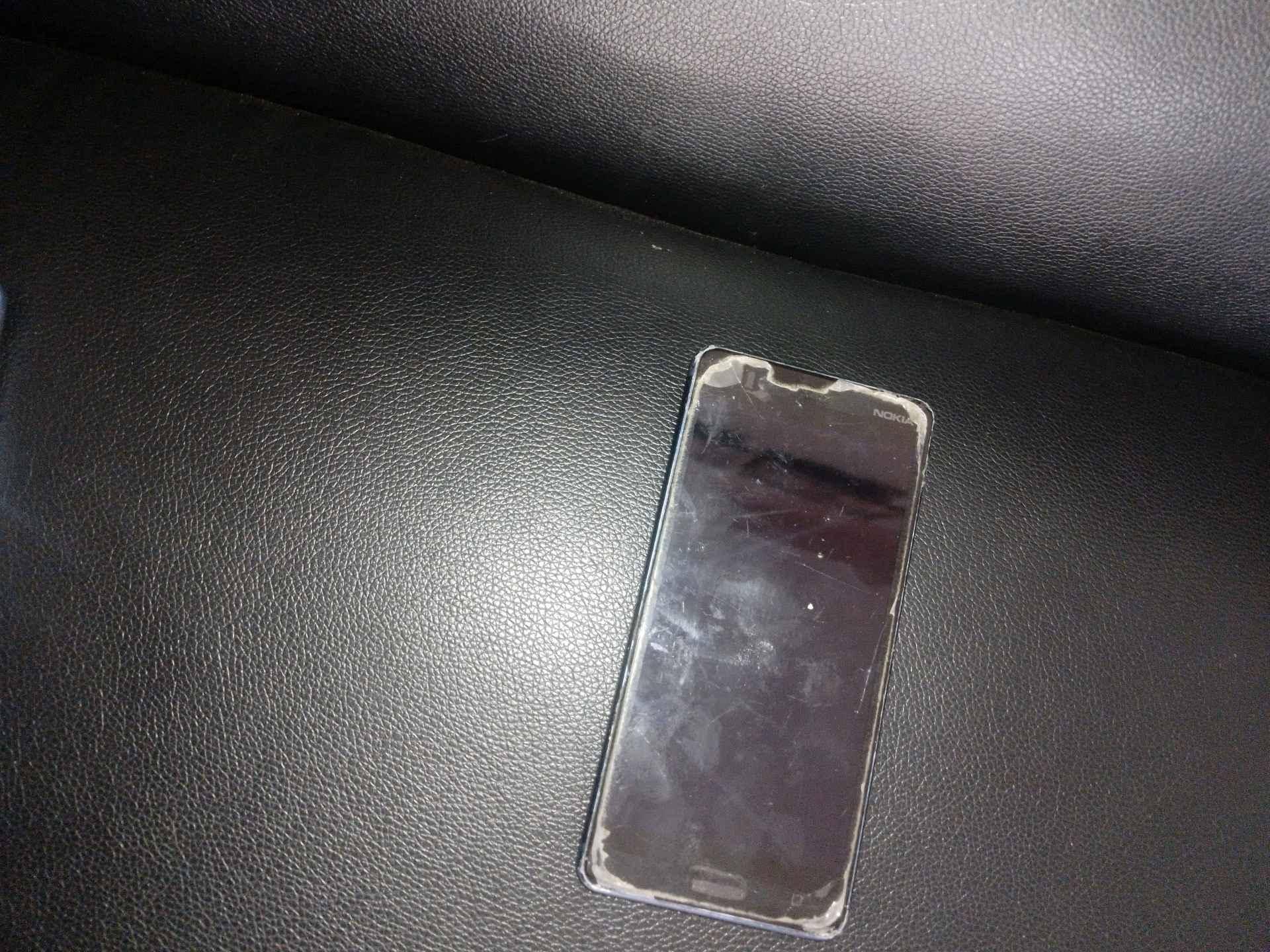 3 Second hand phones on sell; Nokia, HTC