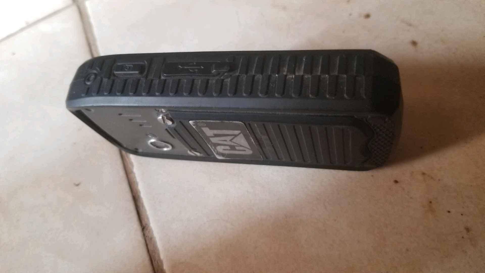 CAT phone 12 black