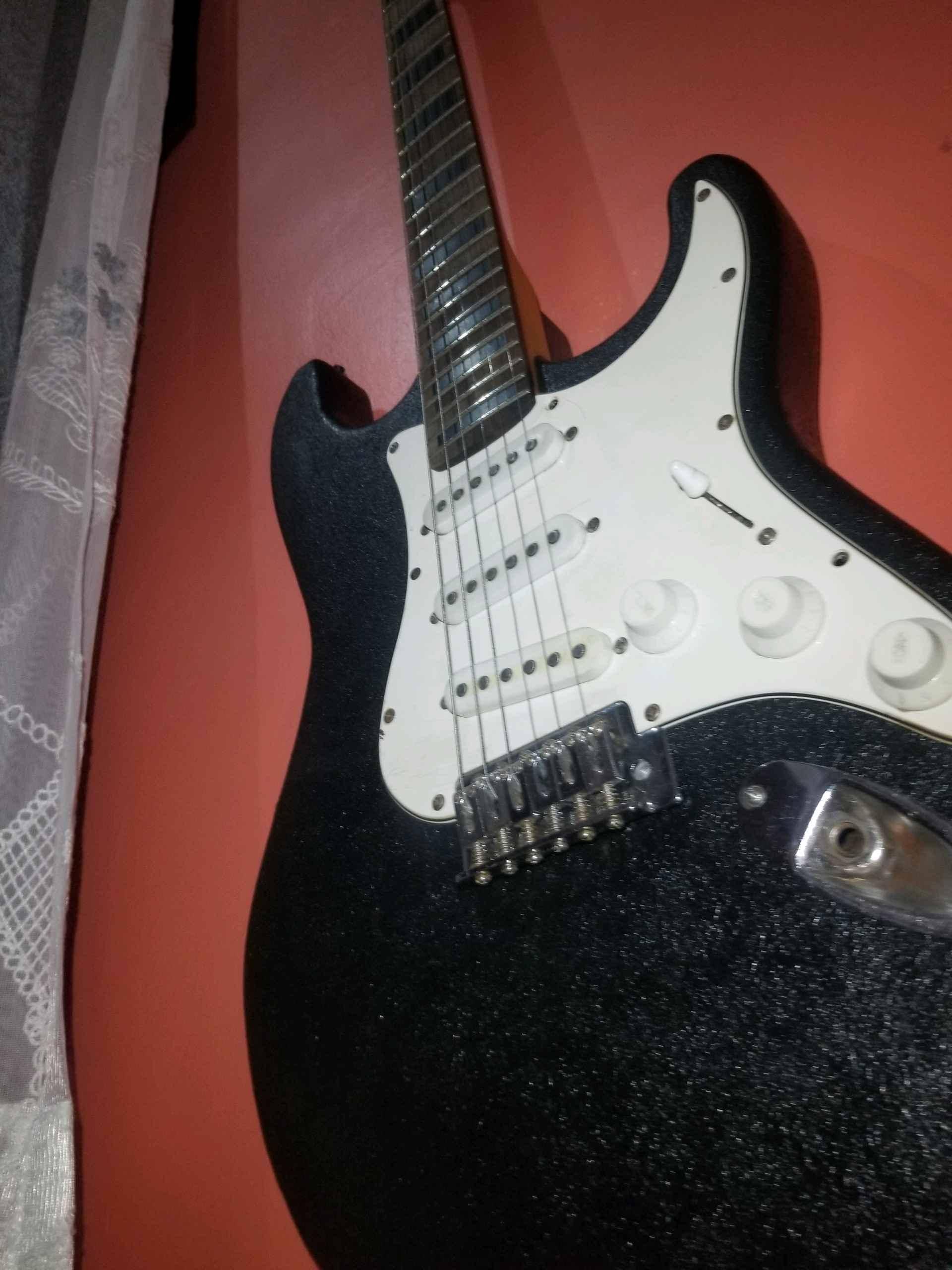 Electric solo guitar