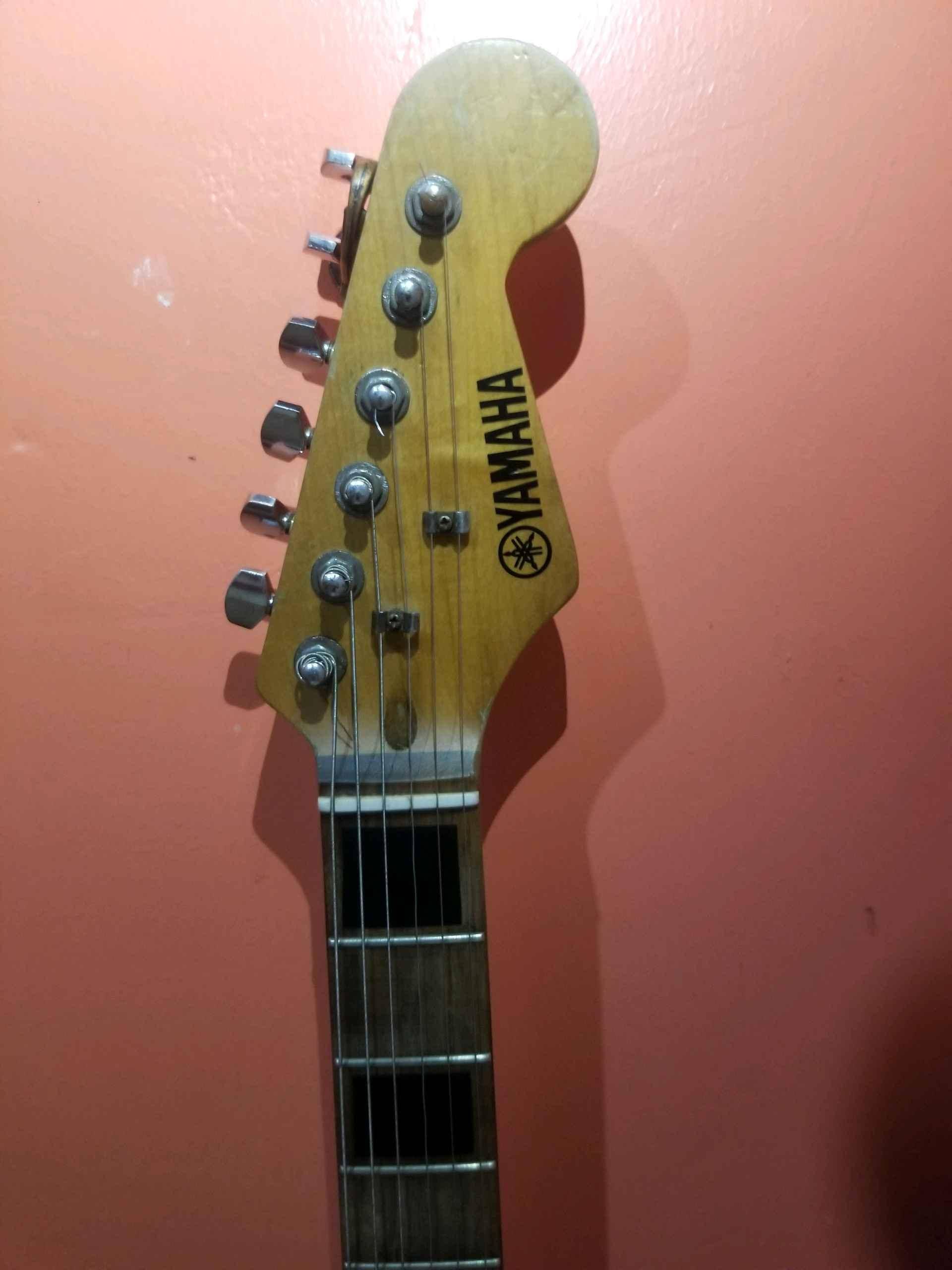 Electric solo guitar
