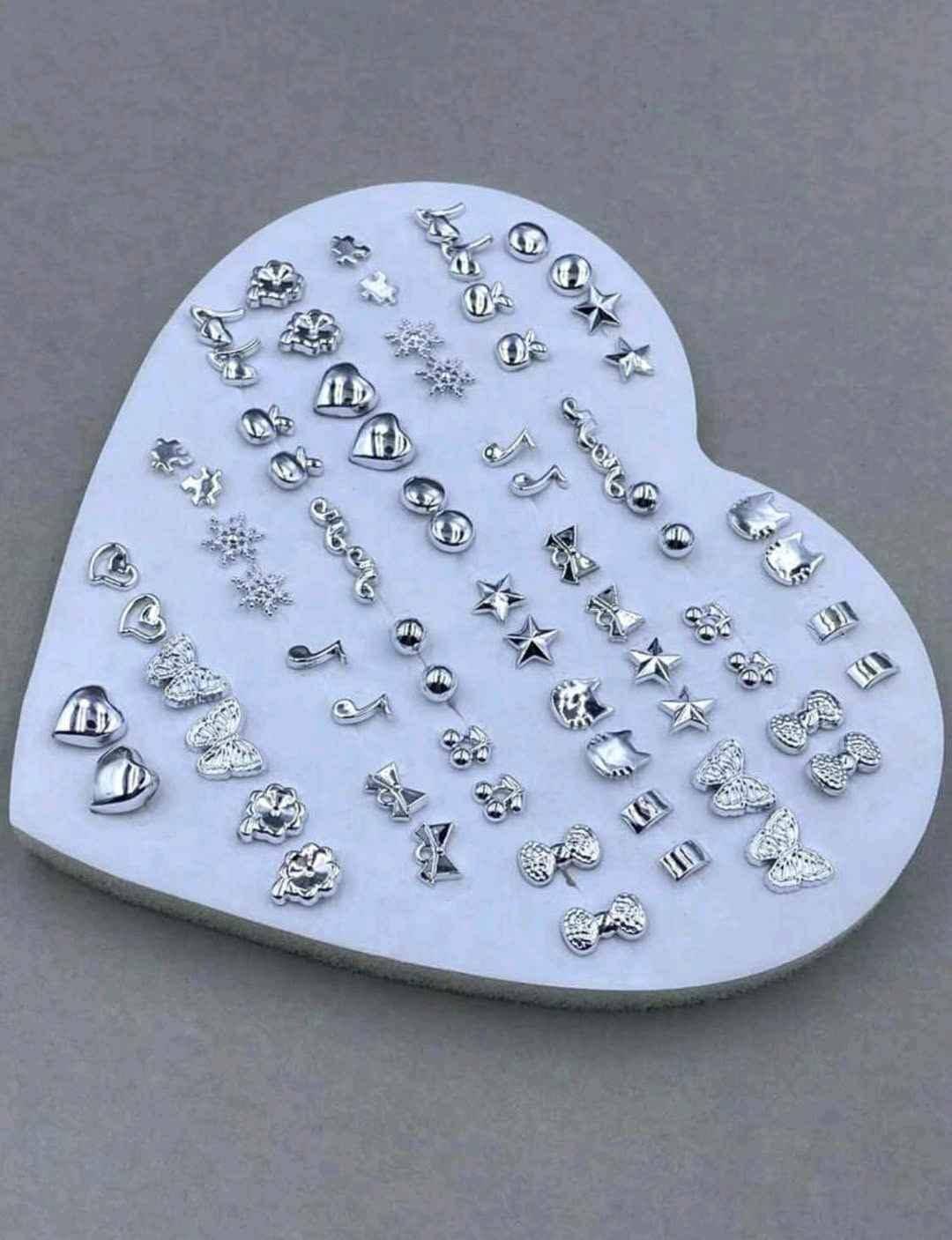 20 pairs of earings sold in uganda at a cheap price
