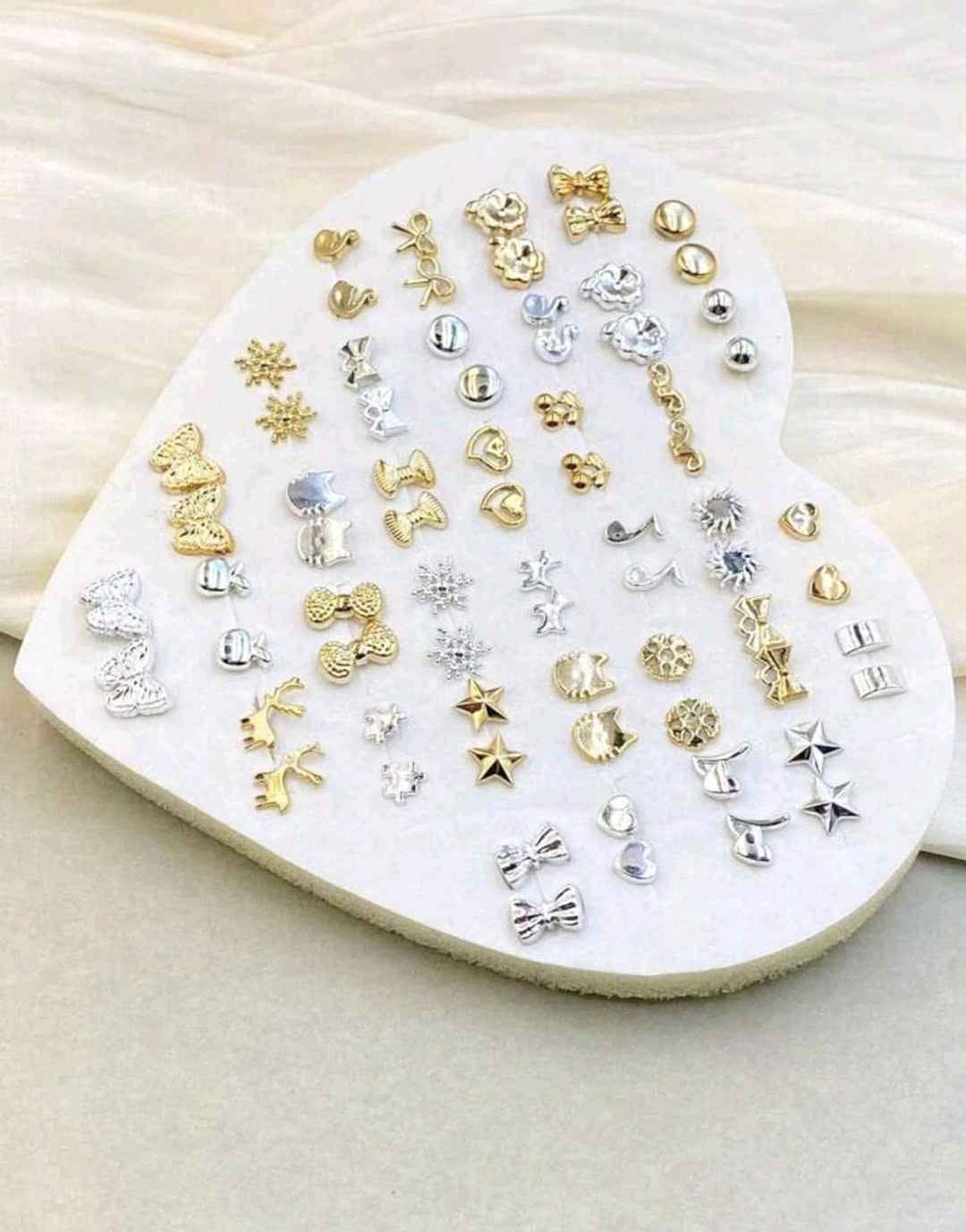 20 pairs of earings sold in uganda at a cheap price