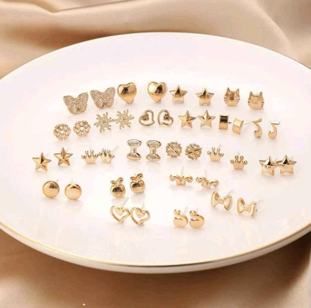 20 pairs of earings sold in uganda at a cheap price