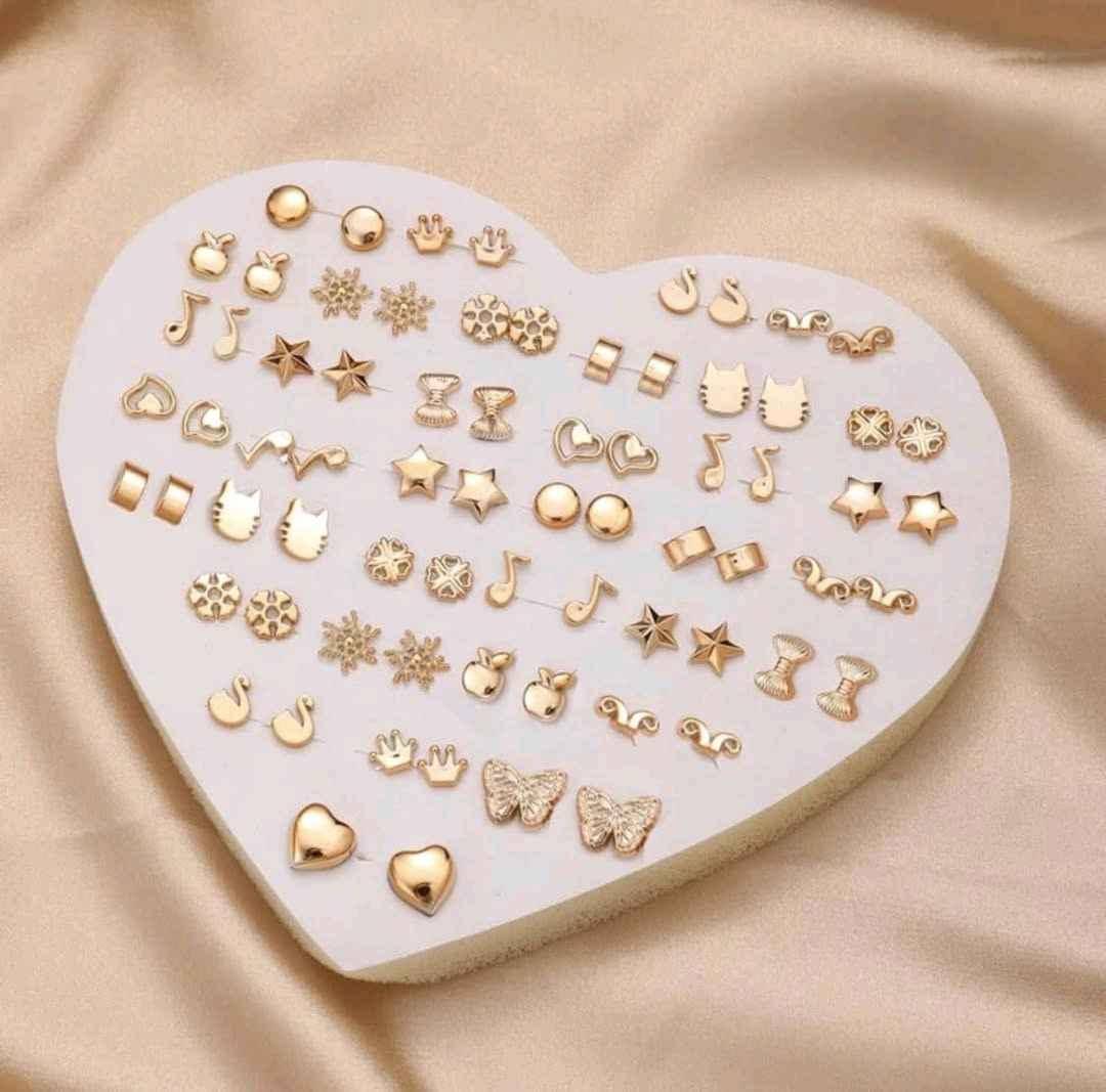 20 pairs of earings sold in uganda at a cheap price