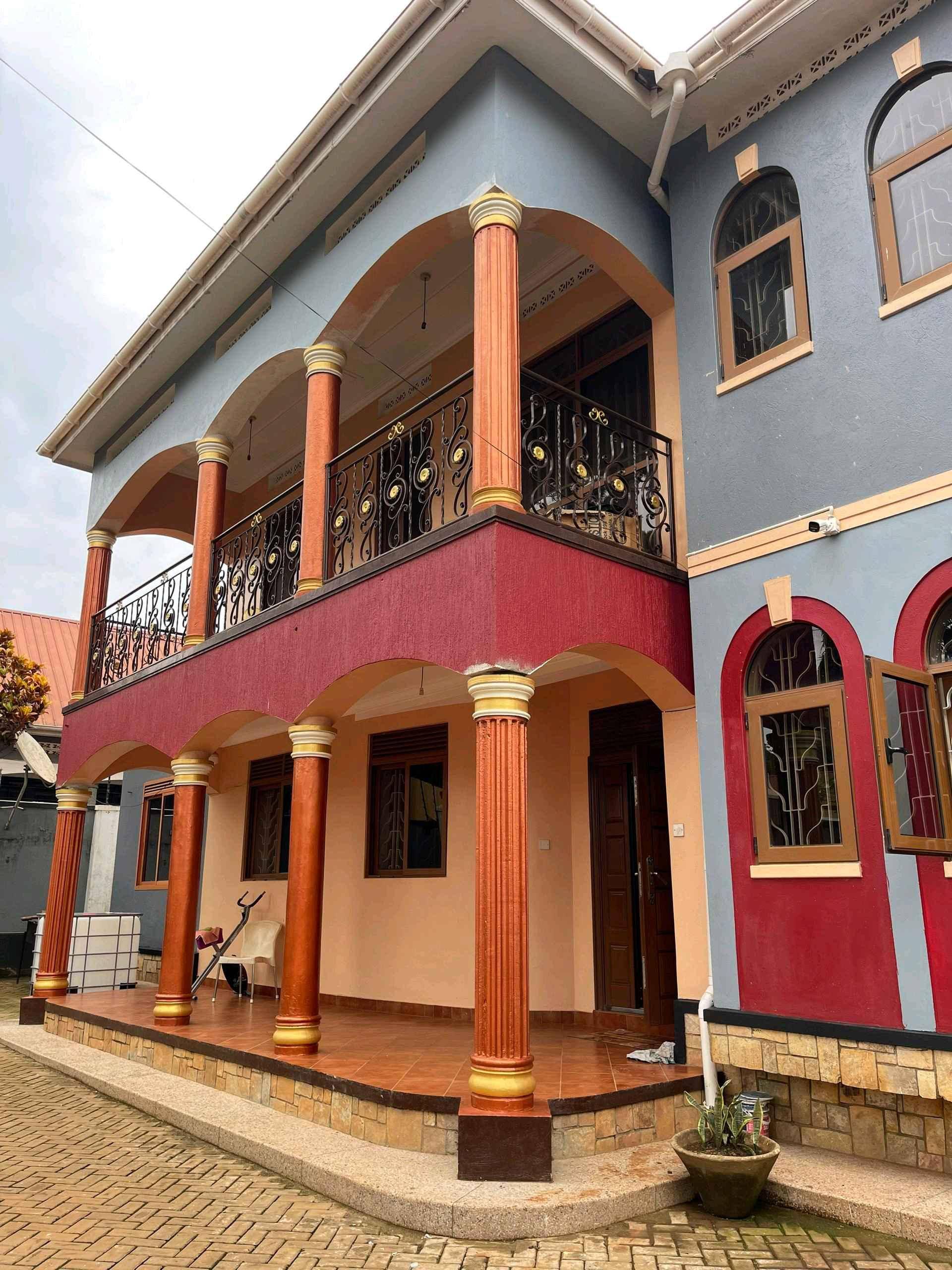 6bedrooom flat for sale 550million in  lungujja
