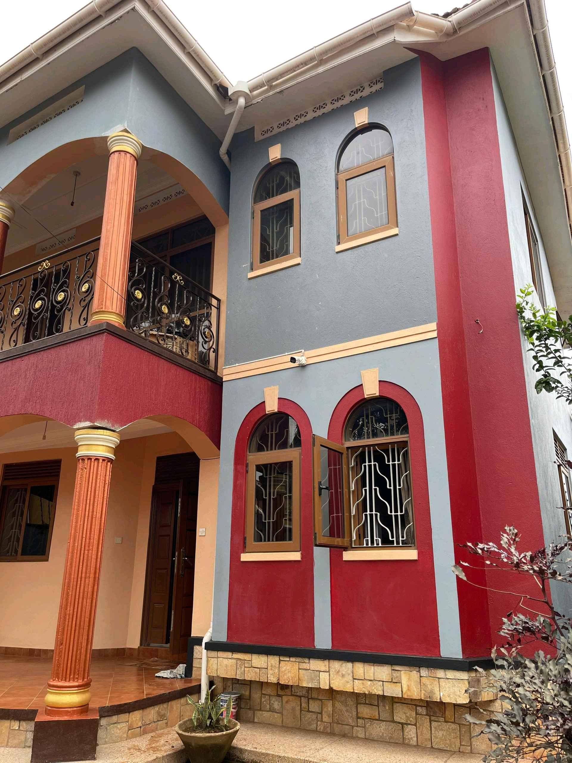 6bedrooom flat for sale 550million in lungujja