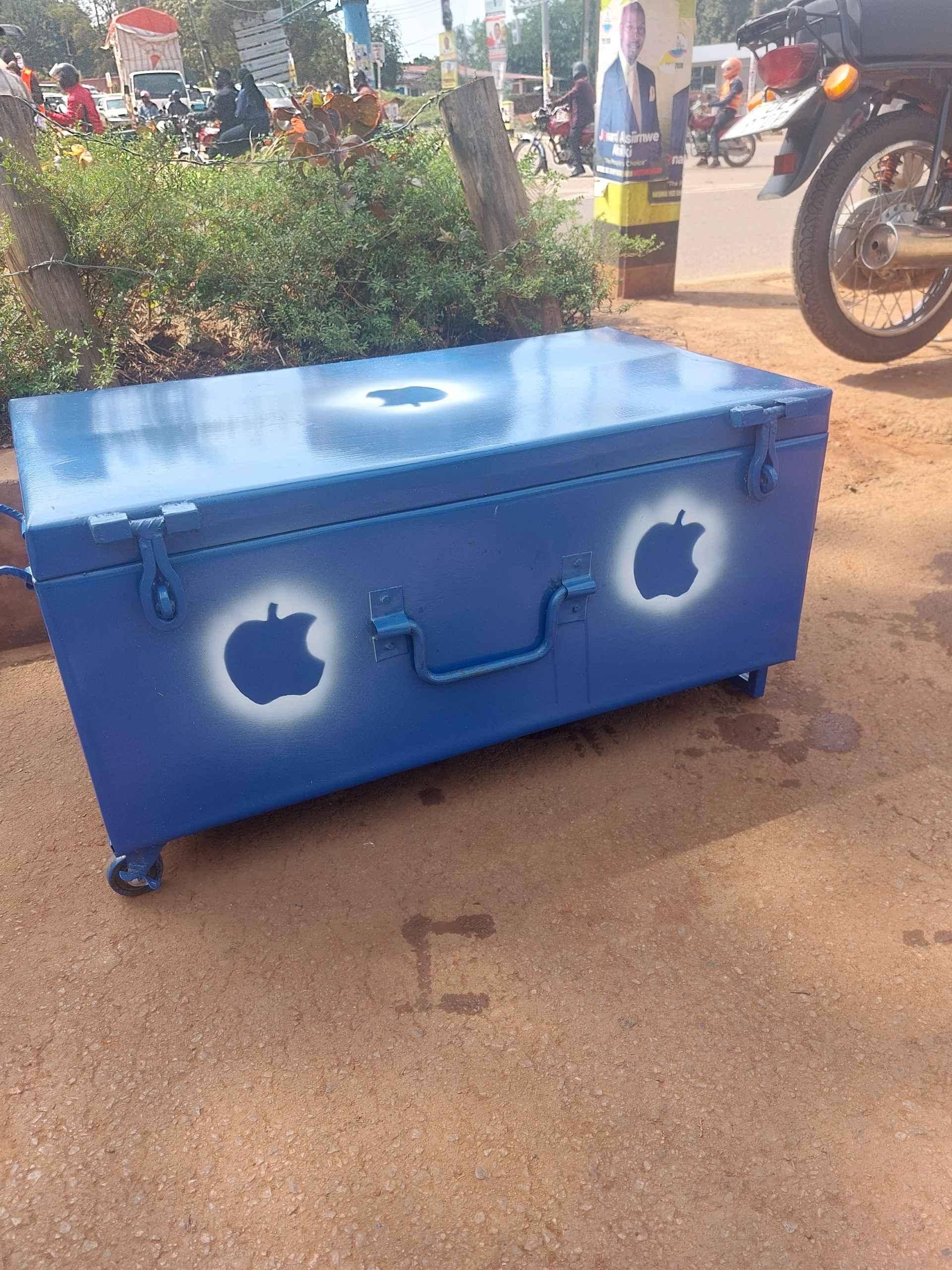 Metallic suitcase with rollers