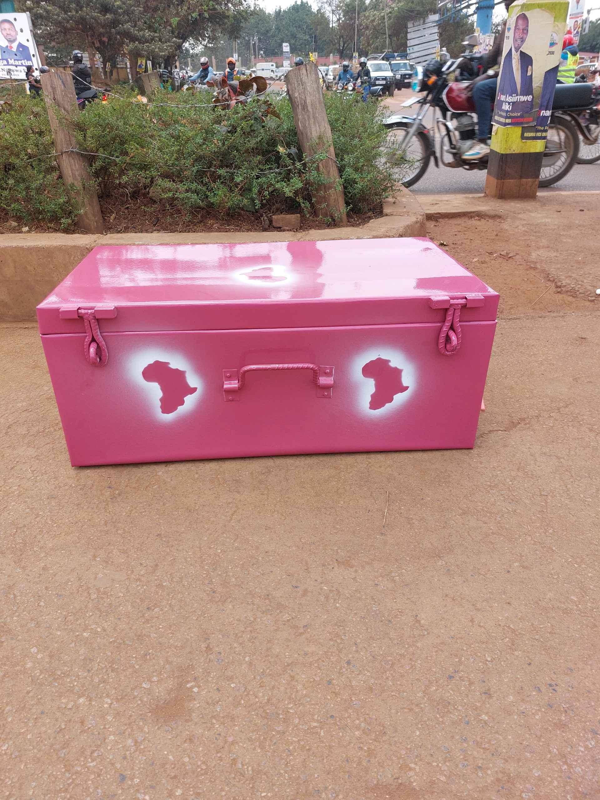 Medium metallic suitcases in pink