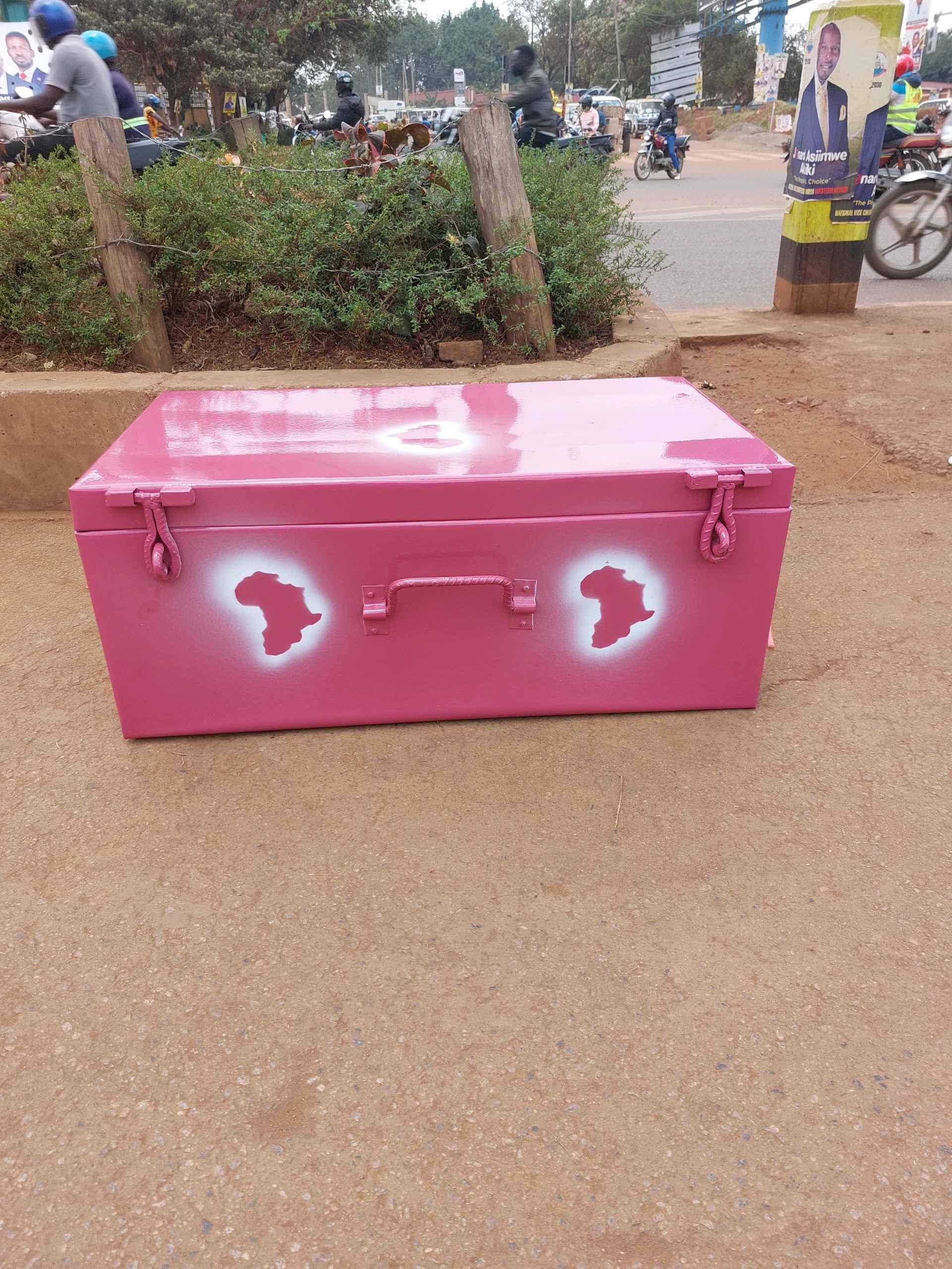 Medium metallic suitcases in pink