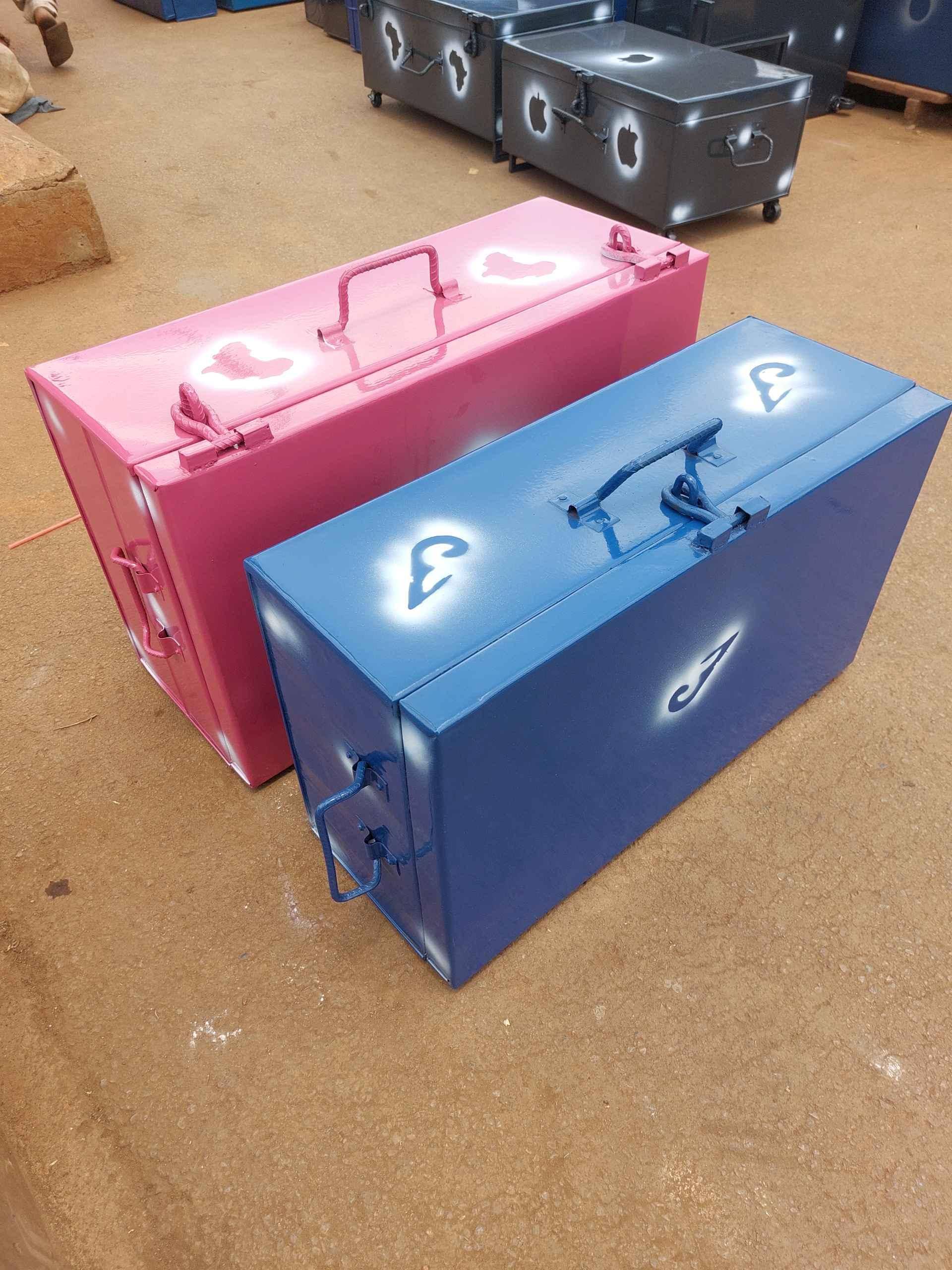 Medium metallic suitcases in pink