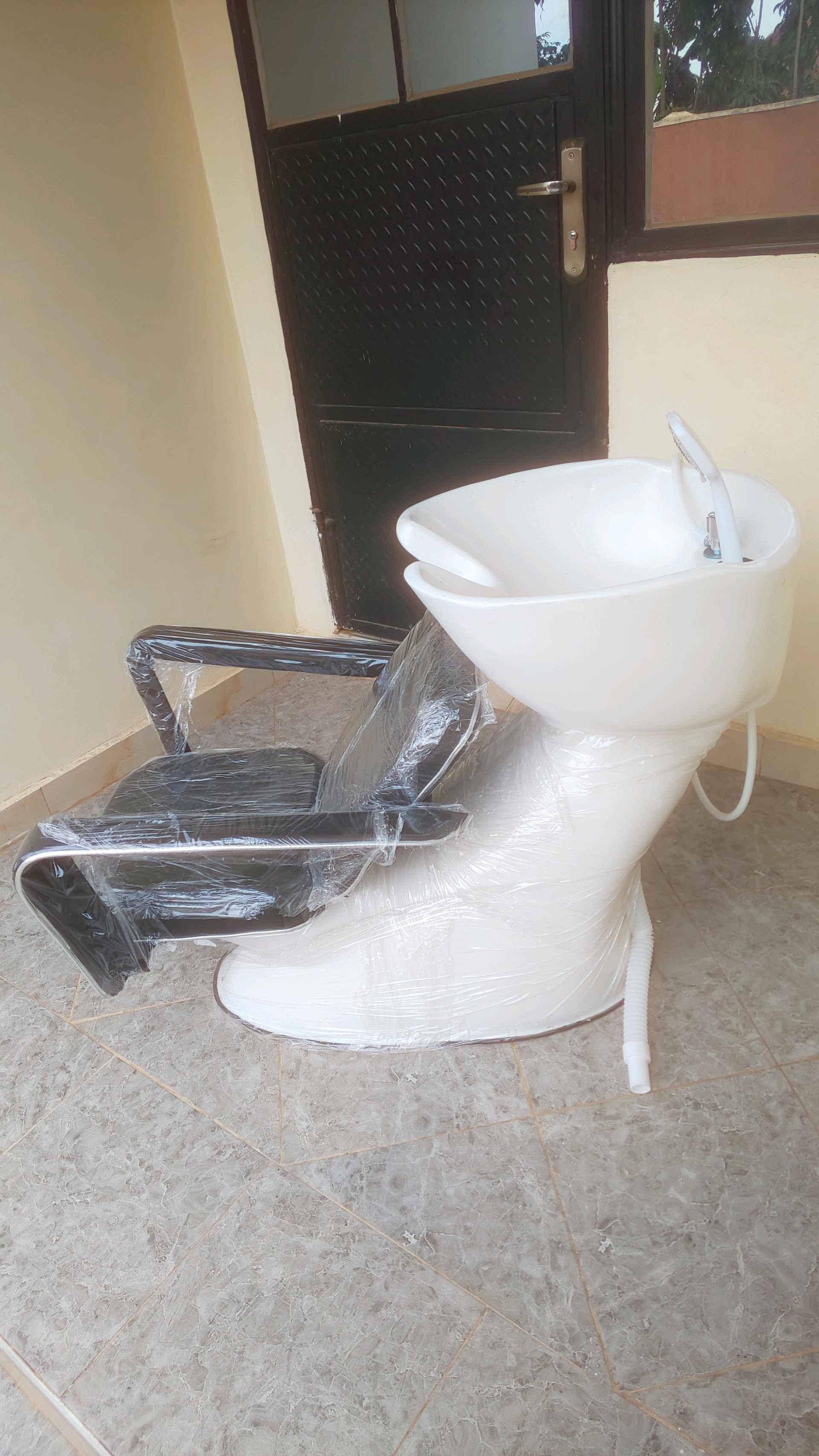 saloon sink with chair